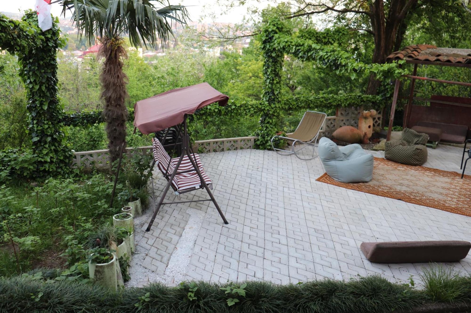 Picnic Hostel Kutaisi Exterior photo
